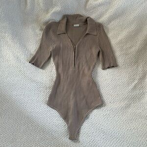 Abercrombie & Fitch | 3/4 Sleeve Taupe Bodysuit